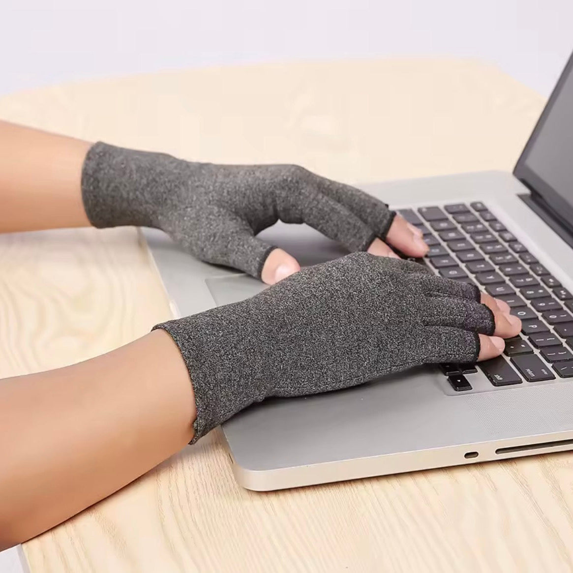 Premium Bamboo Compression Gloves – Arthritis & Joint Support