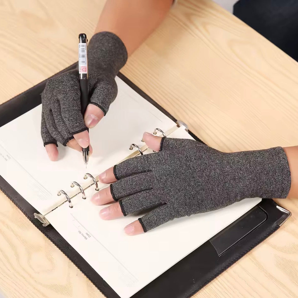 Premium Bamboo Compression Gloves – Arthritis & Joint Support